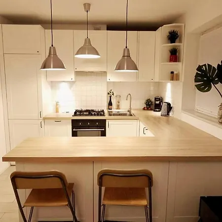 2rm - Spacious & Quiet - Center 15 Min - Metro 2 Min - By Globe Nests Daire Varşova